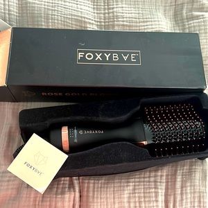 Foxy bae Dryer Brush